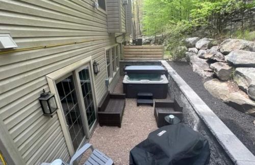 Lake Harmony House | Pocono Retreat -1 Mile To Lake And Skiing!