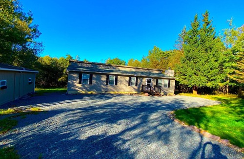 Tunkhannock Township Cottage | Pocono Retreat with Hottub,Lake Access and Swimming Pools
