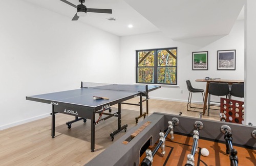 Jim Thorpe Ski Chalet | poconojo's | Spacious & Modern Chalet Near Ski Mt!