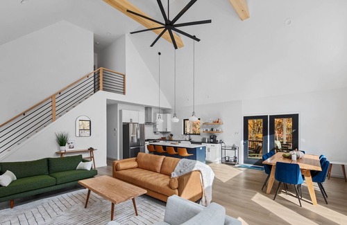 Jim Thorpe Ski Chalet | poconojo's | Spacious & Modern Chalet Near Ski Mt!