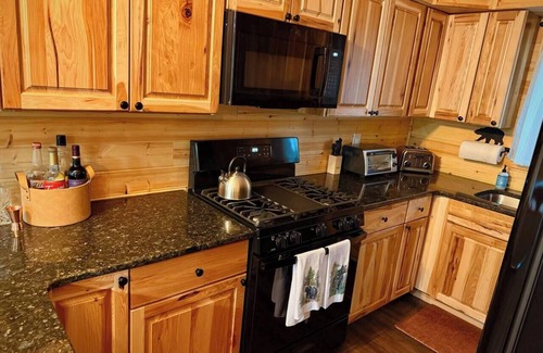 Briar Crest Woods House | Poconos Cabin | Lake, Fire Pit + Arcade Game