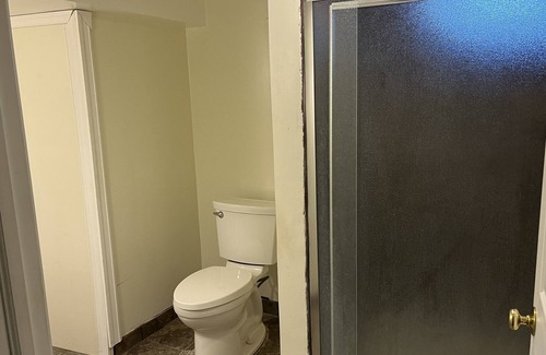 East Stroudsburg Apartment | Poconos Cozy 2-bedroom studio in East Stroudsburg with WiFi, AC, fitness room