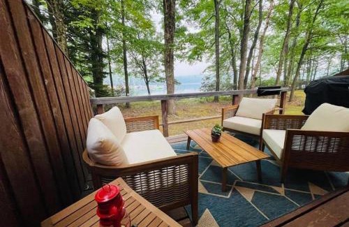Lake Harmony House | Poconos Fall Escape , Lakefront with Scandi Style