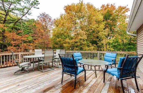 Briar Crest Woods House | Poconos Family Retreat - new on vrbo 2023, reviews on abnb
