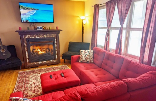 Tunkhannock Township House | Poconos Getaway/15 mins to Ski/Game Room