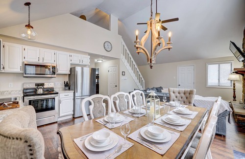 Albrightsville Ski Chalet | Poconos Hideaway - Close to hiking and water parks. Perfect for families.