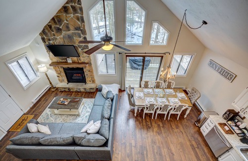 Albrightsville Ski Chalet | Poconos Hideaway - Close to hiking and water parks. Perfect for families.