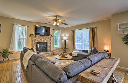 Pocono Summit House | Poconos Home with Lounge Less Than 5 Mi to Stillwater Lake!