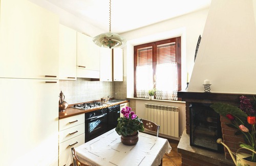 San Quirico d'Orcia House | Podere La Rosa, apartment in open countryside but 5 minutes walk from the center.