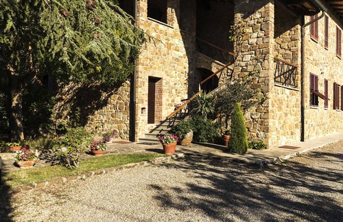 San Quirico d'Orcia House | Podere La Rosa, apartment in open countryside but 5 minutes walk from the center.