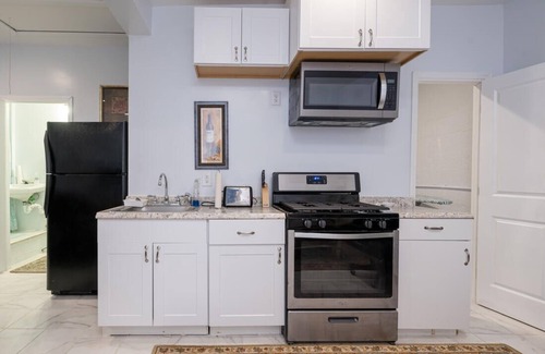 Hendersonville House | Poeima Studio Apartmentis a conducive place to enjoy peace and quietness