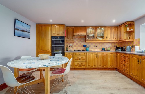 Anstruther Ski Chalet | Poetry Peter's | Cellardyke