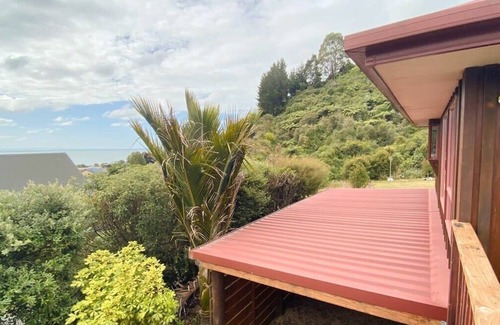 Pohara House | Pohara's Kauri Lodge - Coastal Views in Golden Bay