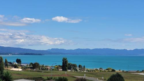 Pohara House | Pohara's Kauri Lodge