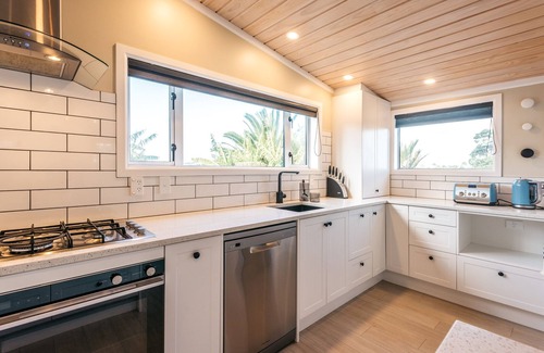 Surfdale House | Pohutukawa Cottage Waiheke | Be My Guest