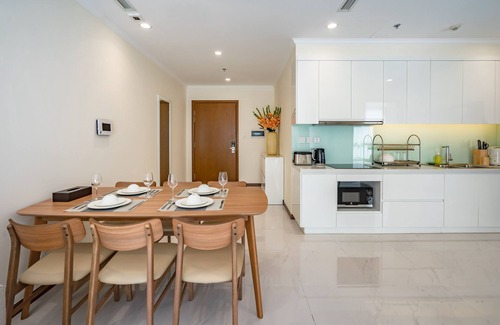 District 10 Apartment | POI 5 4412b 2br in Vinhome Central Park