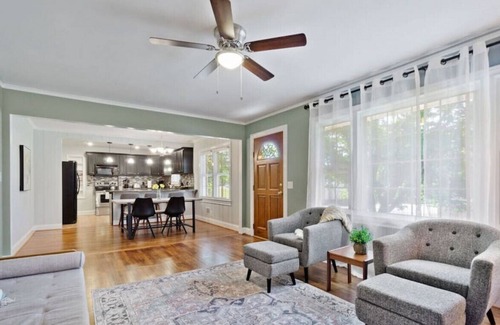 Sans Souci House | ~Poinsett Perch~10min to Downtown Greenville + TR