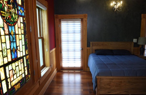 Hancock House | Point Mountain Guest House - An outstanding village