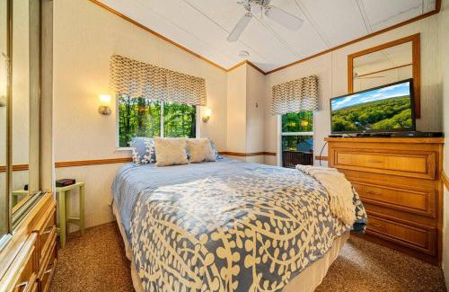 South Casco Apartment | Point Sebago Haven-Beach, Arcade & More Await