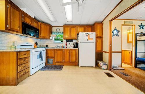 South Casco Apartment | Point Sebago Haven-Beach, Arcade & More Await