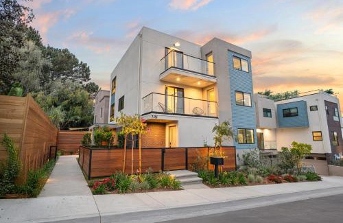 Point Loma Heights House | Point View Retreat by AvantStay Modern Coastal Retreat Near Sunset Cliffs Ocean Beach