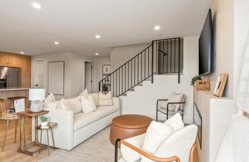Point Loma Heights House | Point View Retreat by AvantStay Modern Coastal Retreat Near Sunset Cliffs Ocean Beach