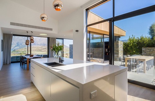 Jacks Point House | Point Vista - Queenstown Luxury