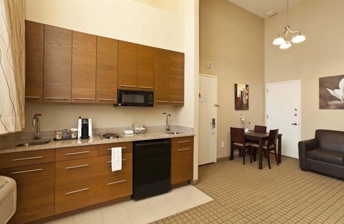Williamsburg Hotel | Pointe Plaza Hotel
