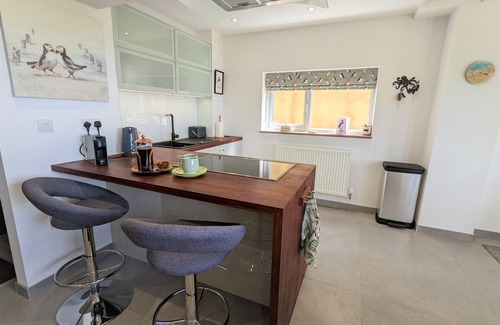 Ventnor Cottage | Pointe South - a house that sleeps 6 guests in 3 bedrooms