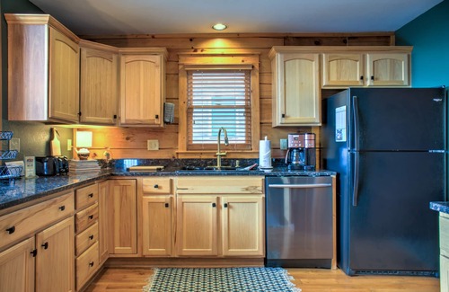 Wolf Laurel Cabin | Points of View | Stunning 4BR Cabin w/Hot Tub & Ski Access Near Asheville