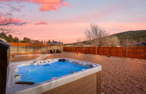 Williams House | Polar Express Hot Tub Pool Table Mountain Views
