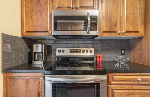 East Kootenay Condo | Polar Peak | Hot Tub | Pool | Gas Fireplace