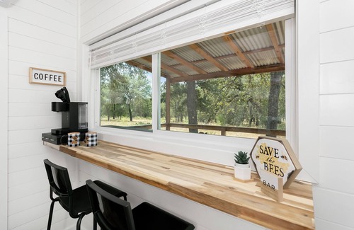 Fredericksburg Cottage | Pollen at the Hive, 1/1 | Private Hot Tub | Gas Fire Pit | Cornhole