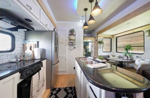 Crystal Beach House | Polly in Paradise, 2 bdrm camper