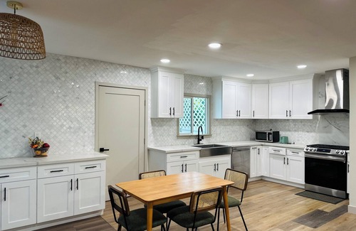 Westmont House | Pomona Spacious Fun Cozy Home