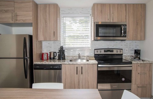 Pompano Beach Condo | Pompano Pool Getaway: 1 King + 2 Queen beds
