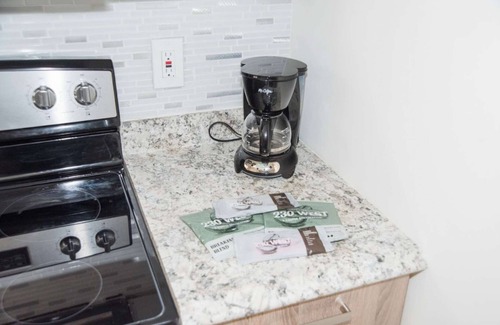 Pompano Beach Condo | Pompano Pool Getaway: 1 King + 2 Queen beds
