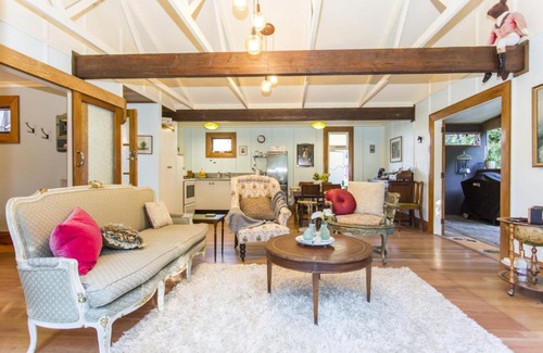Oakura House | POND COTTAGE - Private & Tranquil