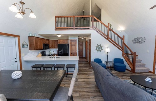 Spirit Lake Cabin | Pond House #48 w/Waterpark & Golf Cart