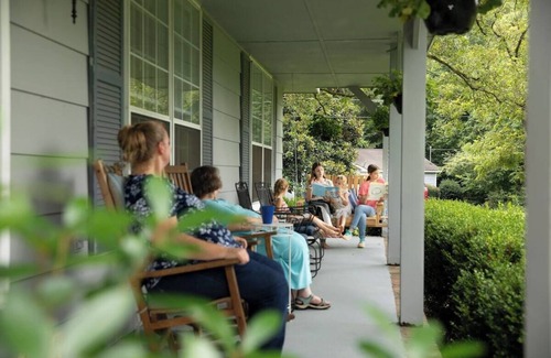 Auburn - Opelika Cottage | Pond House on the Plains, Auburn, Firetruck rides
