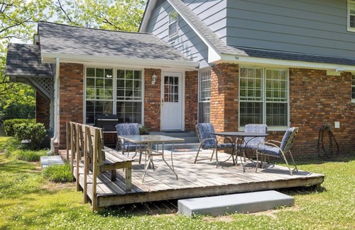 Auburn - Opelika Cottage | Pond House on the Plains, Auburn, Firetruck rides