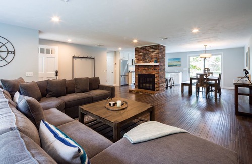 West Barnstable House | Pond Lily - Recently Remodeled Waterfront 3 Bedroom
