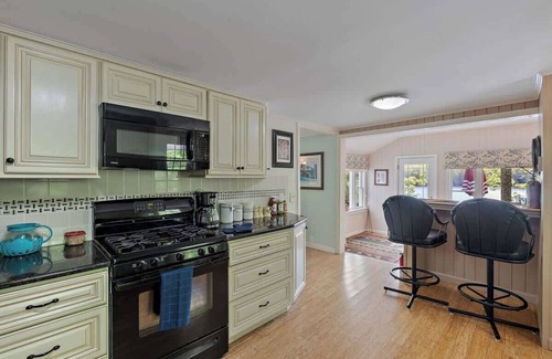 Union House | Pond Retreat: Beach, Kayak, Canoe, Deck, Firepit,