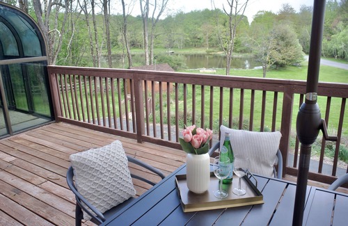 Liberty House | Pond-side Catskills Retreat