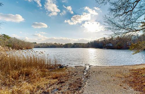 Mashpee House | Pond View Getaway