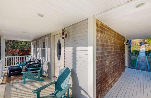 Mashpee House | Pond View Getaway