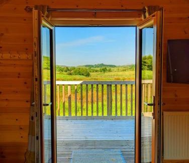 Kelty Cabin | Pond View Pod 3 With Private Hot Tub -Fife - Loch Leven - Lomond Hills