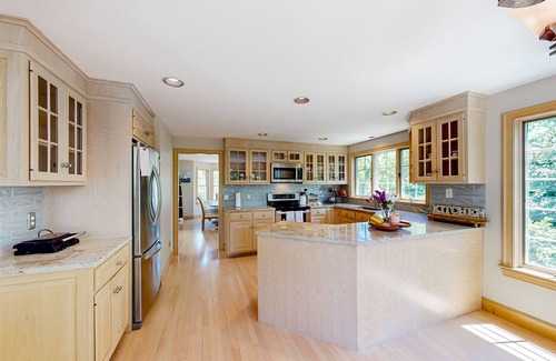 Marstons Mills House | Pond view retreat with central AC, jetted tub, & large deck