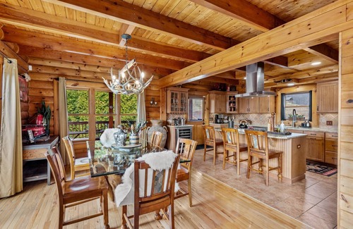 Vilas Cabin | Ponderosa 1887 - 300 degree views, 3 ensuites, hot tub, pool table