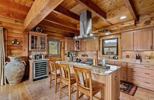 Vilas Cabin | Ponderosa 1887 - 300 degree views, 3 ensuites, hot tub, pool table